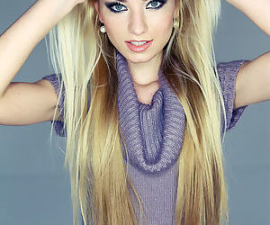 Spectaculaire blonde skinny..