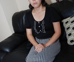 Shy asian MILF thither cease..