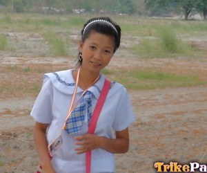 genç Filipinli schoolgirl..